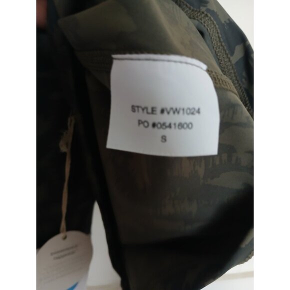 NWT Vuori Dune Crop Top Long Sleeve Oregano Spots Olive Green Athletic Yoga New - Picture 10 of 13